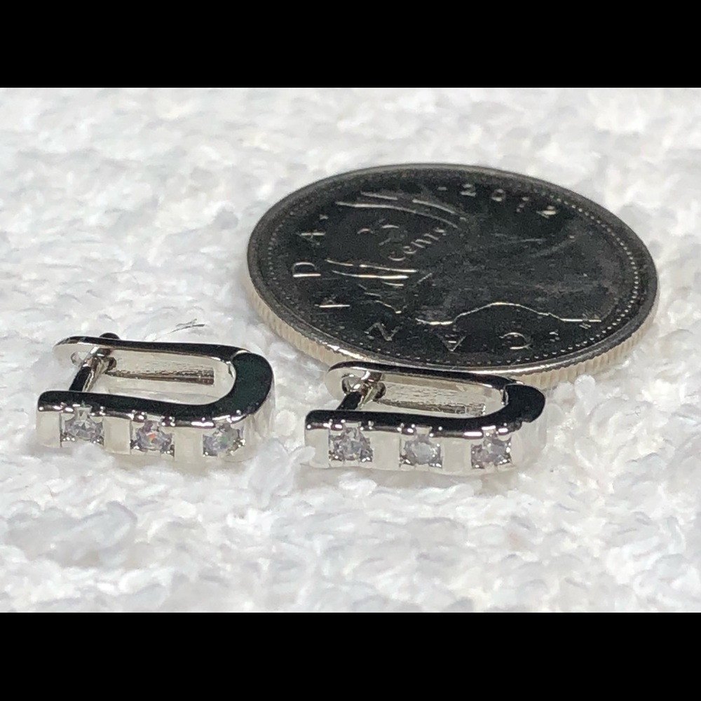 😇cute little cubic hoop with lever back earrings-NEW